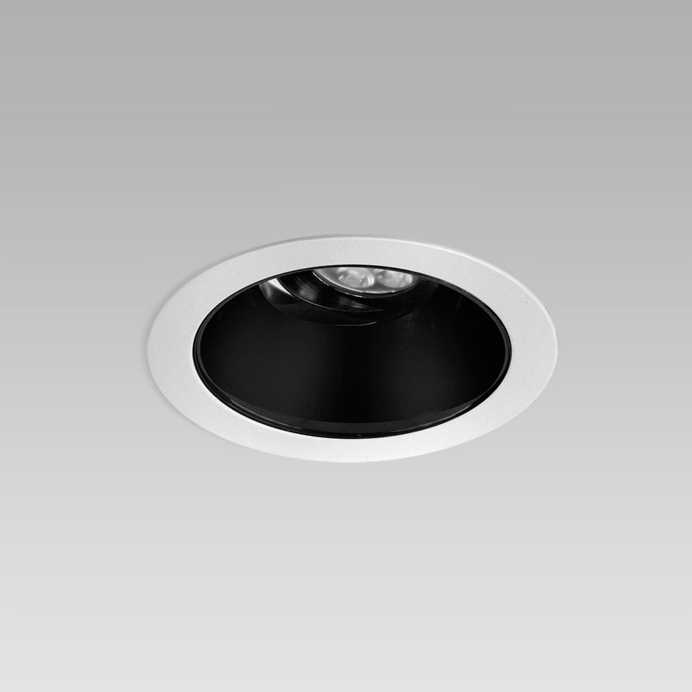 Recessed ceiling downlight for interior lighting, with protruding frame and adjustable optic