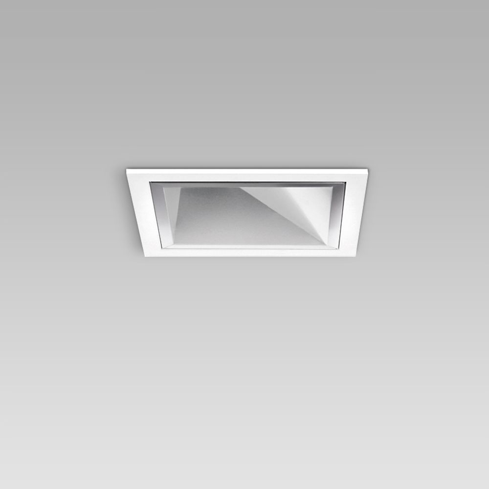 Ceiling recessed luminaire for indoor lighting with elegant squared design and wall-washer optic
