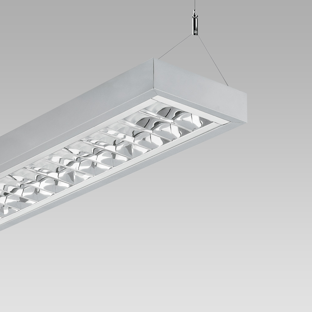 Pendant luminaire with a linear shape for the illumination of schools and offices, with UGR <16