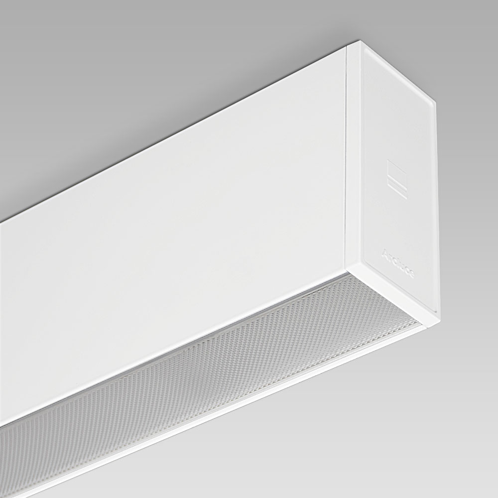 Apparecchi a plafone Apparecchio a plafone dal design lineare, adatto per ambienti dall'interior design elegante
