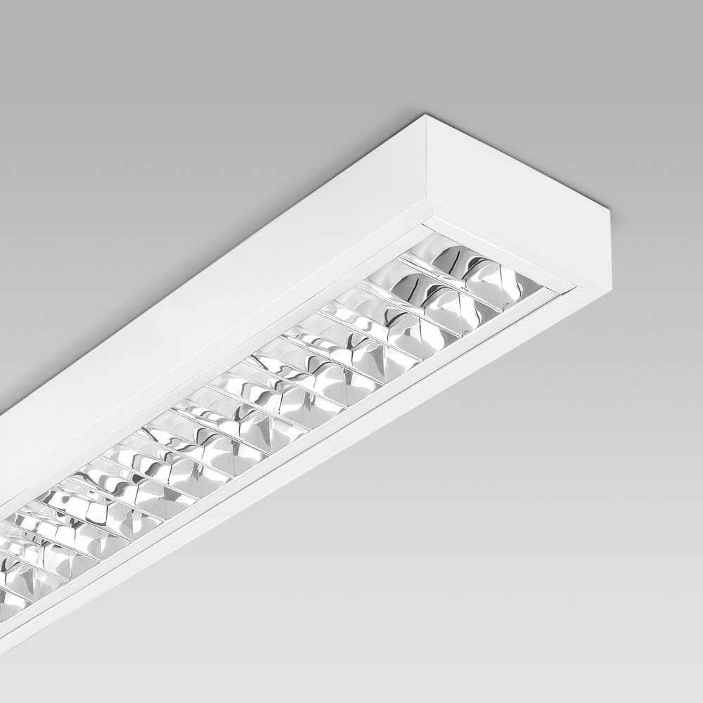 Linear ceiling or suspended luminaire with anti-glare optic, for offices and school lighting